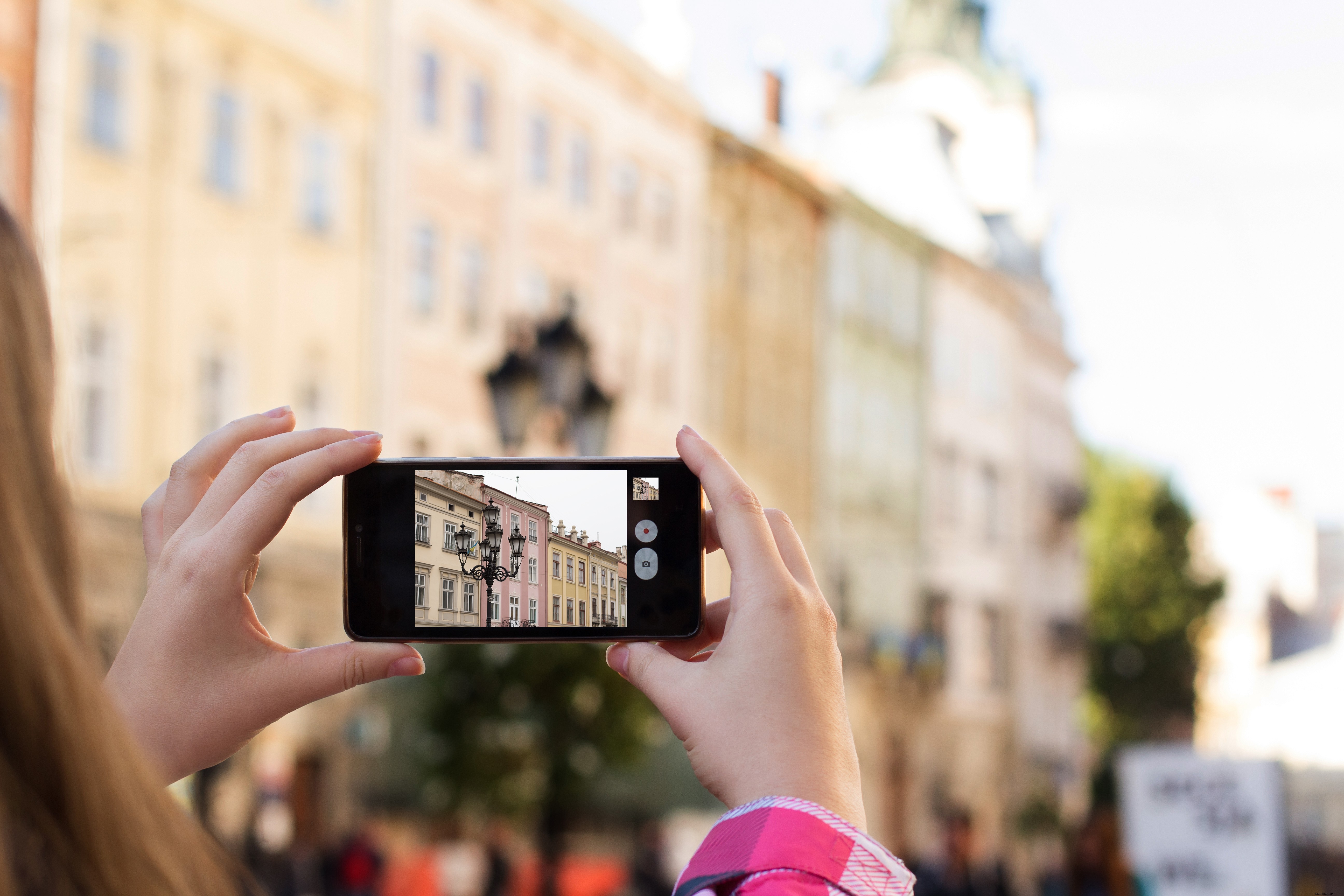30 Essential Smartphone Hacks for Smarter Travel Adventures